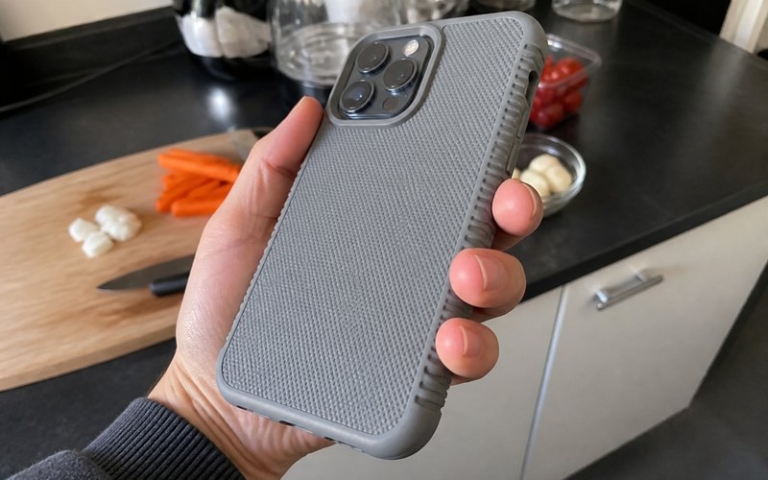 Große Handyhülle mit griffiger Rückseite